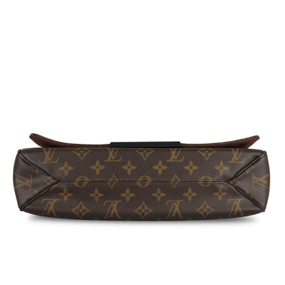 Louis Vuitton District MM - Monogram Canvas