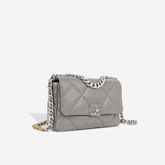 Chanel Chanel 19 - Small