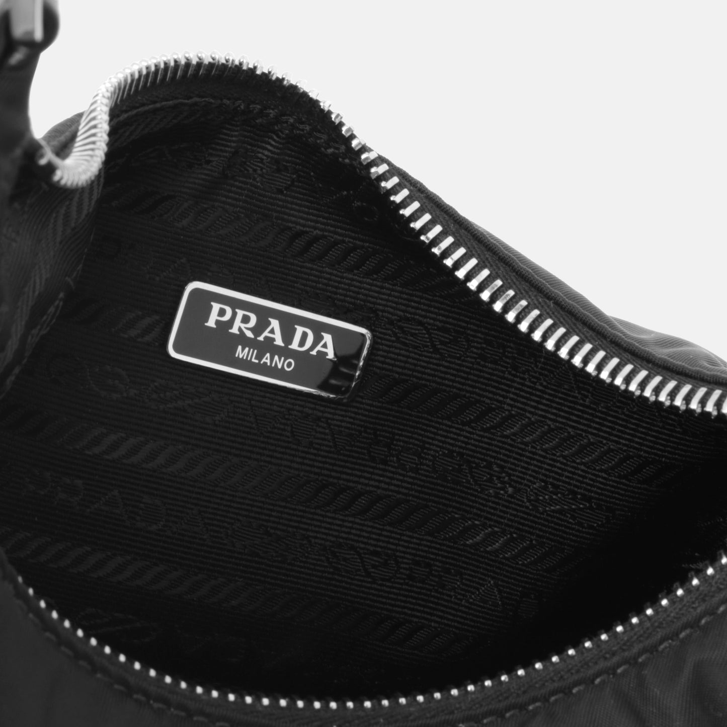 Prada Re-Edition 2005 - Nylon