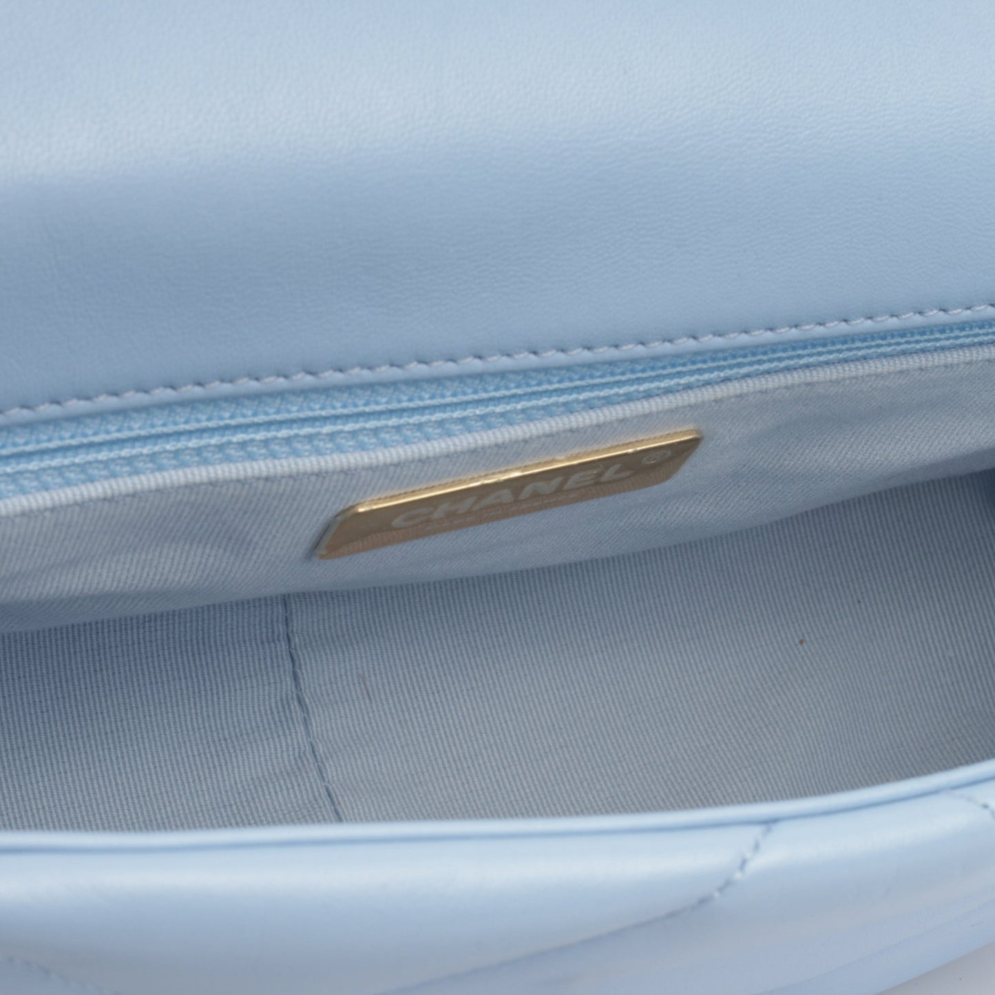 Chanel Chanel 19 - Small