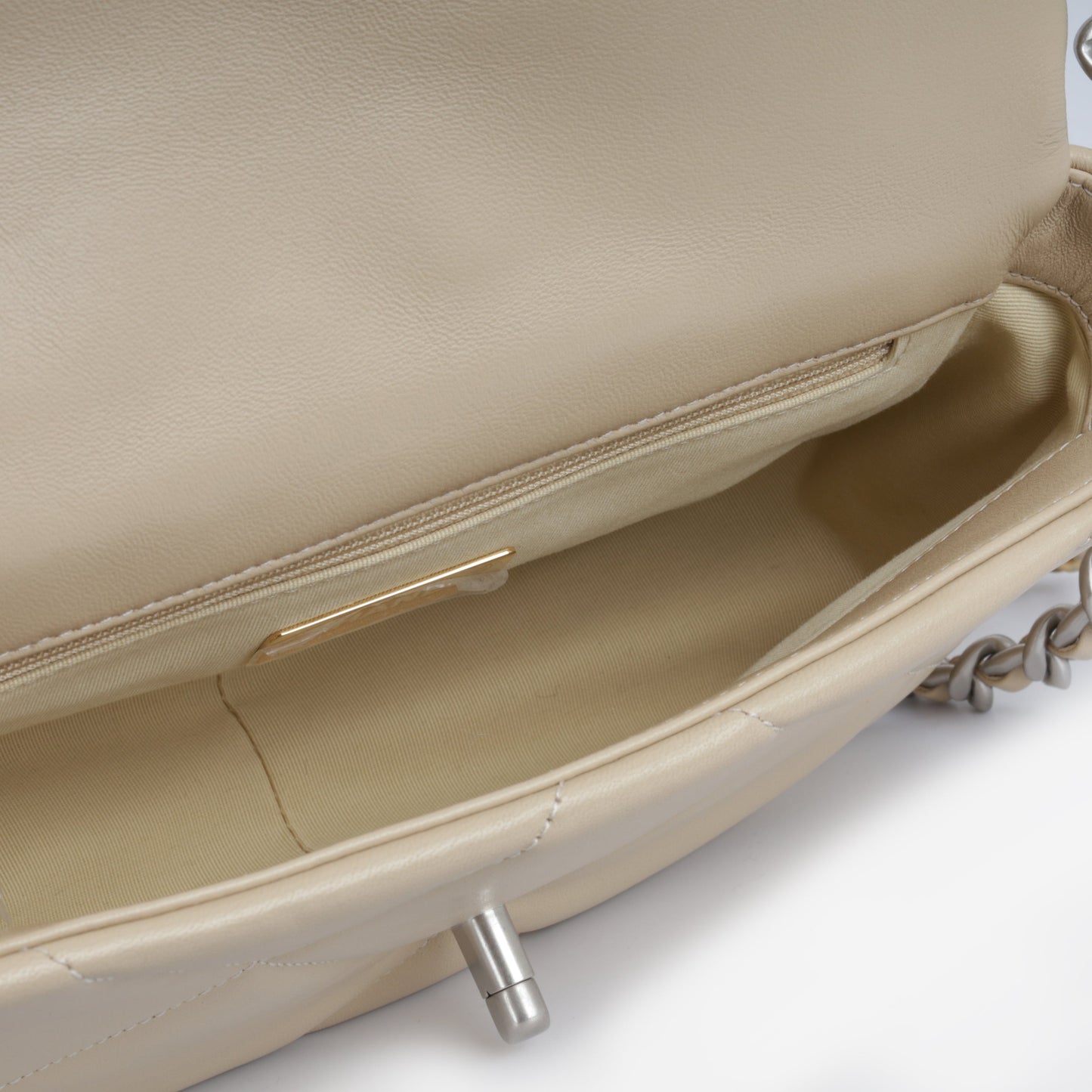 Chanel Chanel 19 - Small