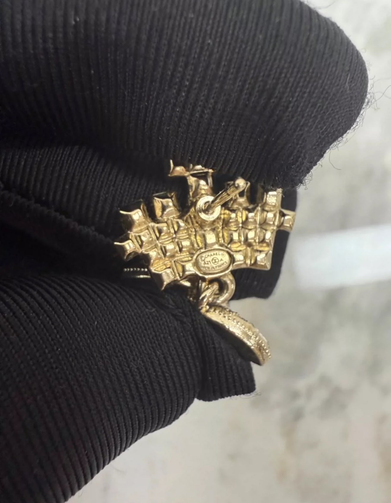 Chanel 21A crown CC earrings