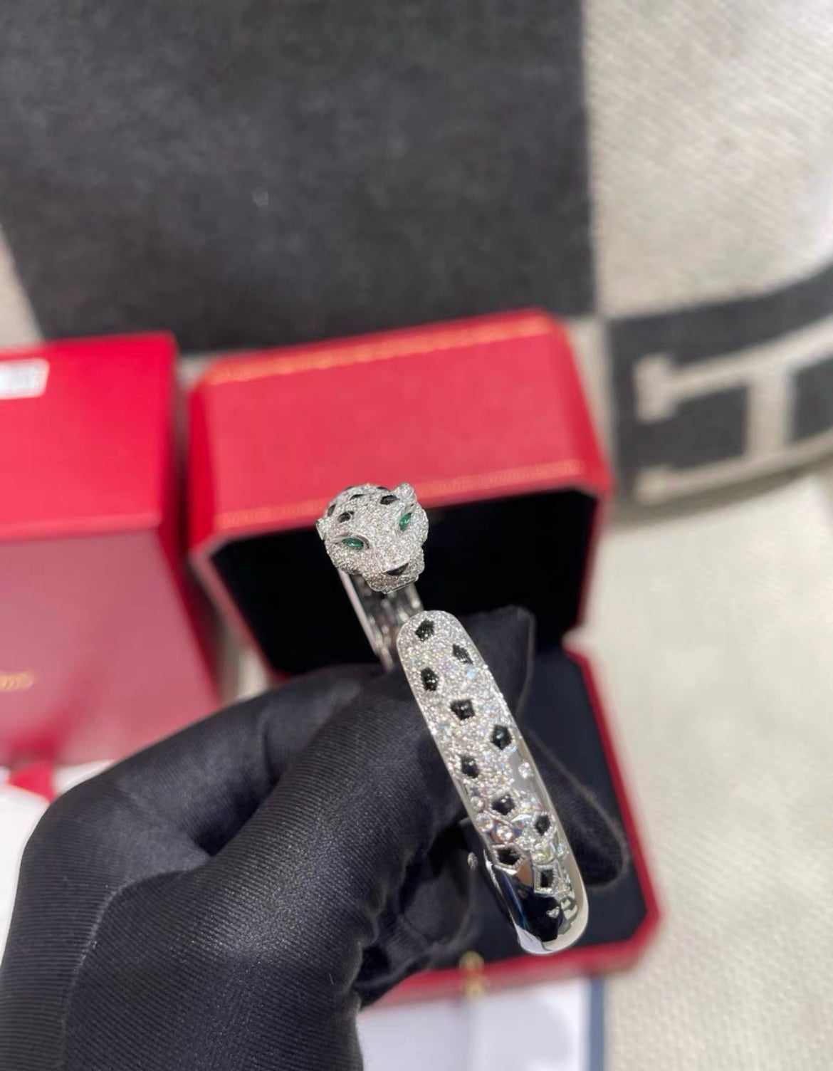 PANTHÈRE DE CARTIER BRACELET White gold, emeralds, onyx, diamonds size 16