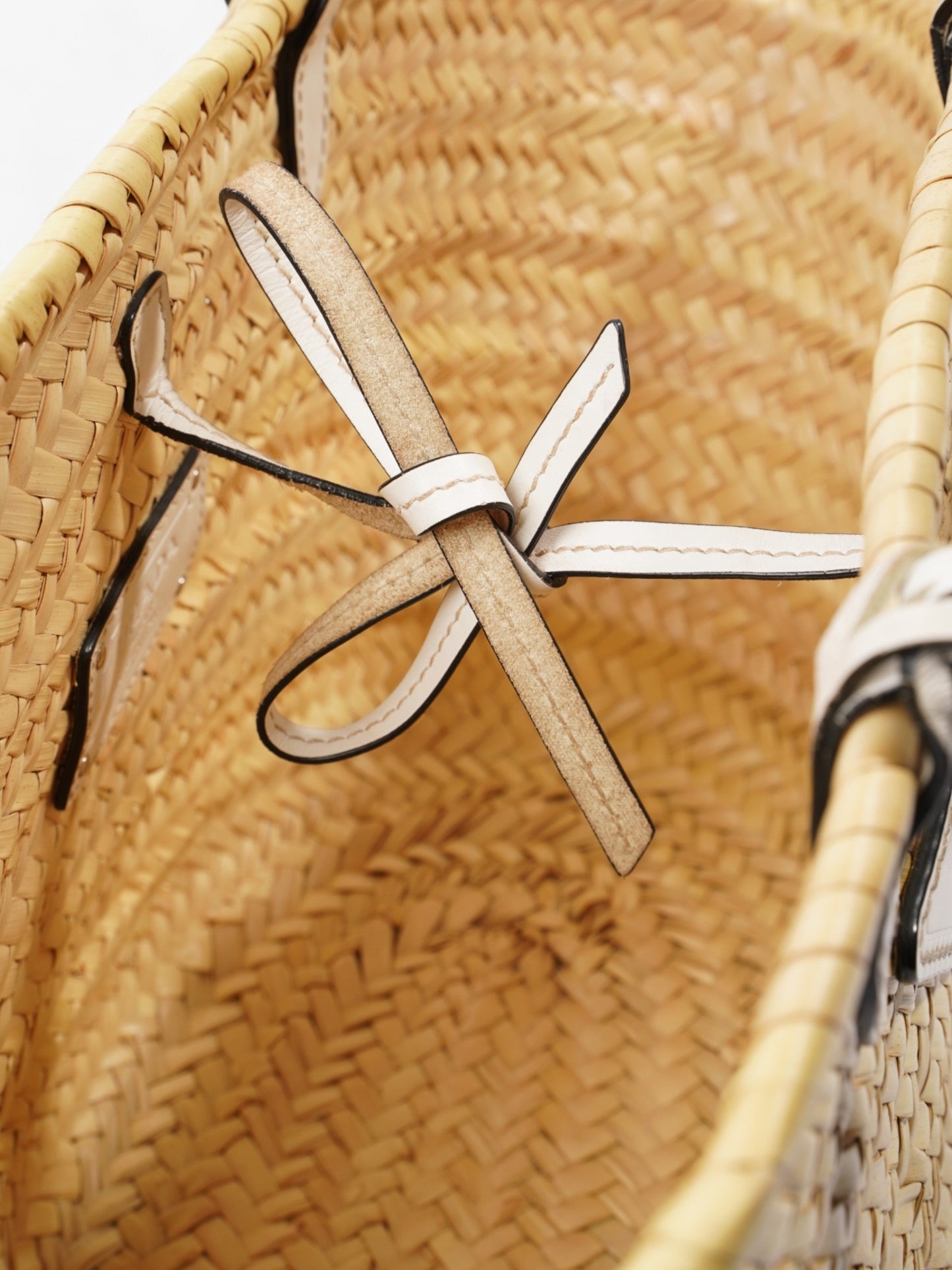 Prada Basket bag Beige / White Wicker