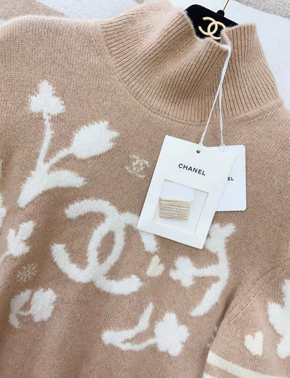 Chanel 24N coco neige beige and white knitted cashmere sweater size 38