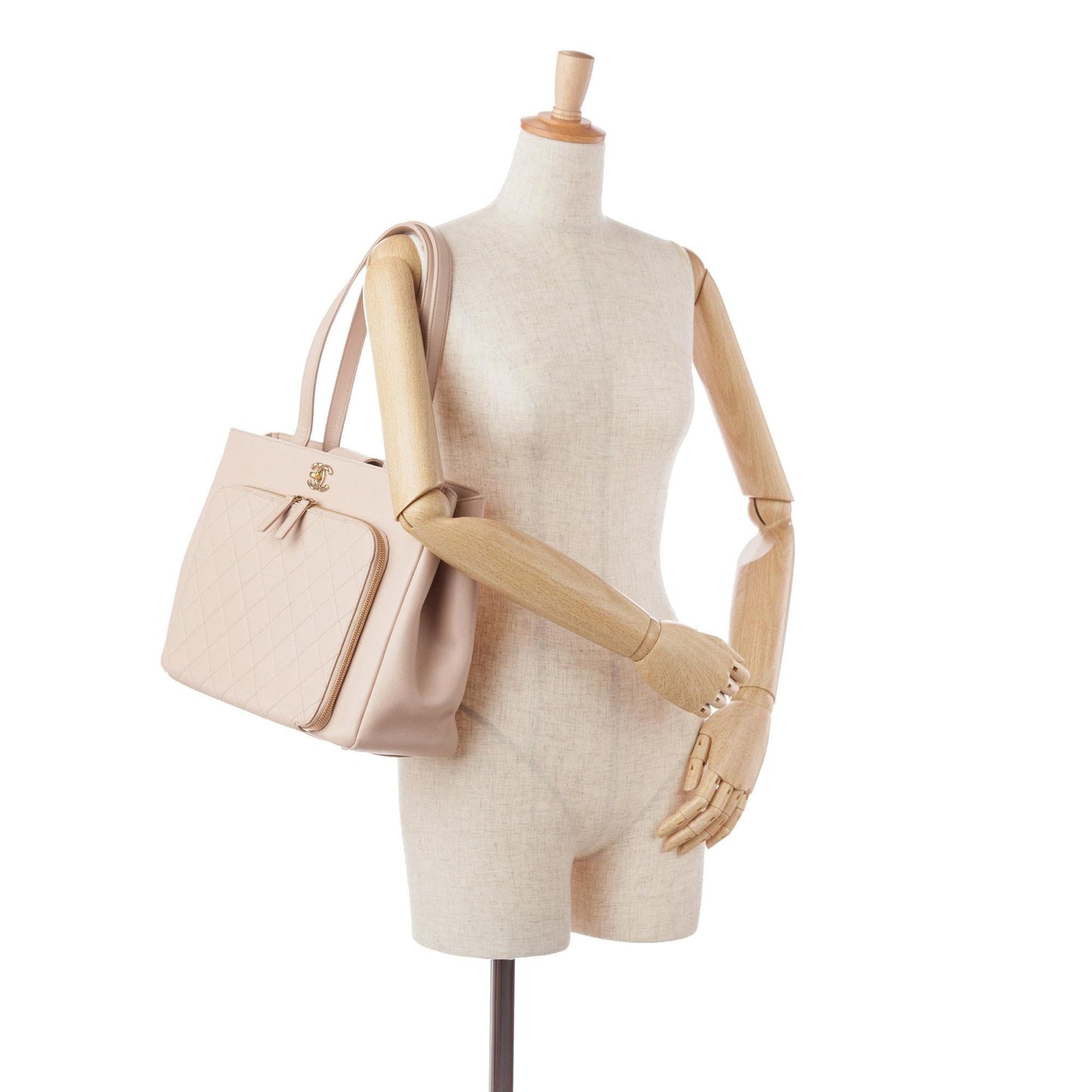 Chanel Business Affinity Shopping Tote (SHG-EyLflr)