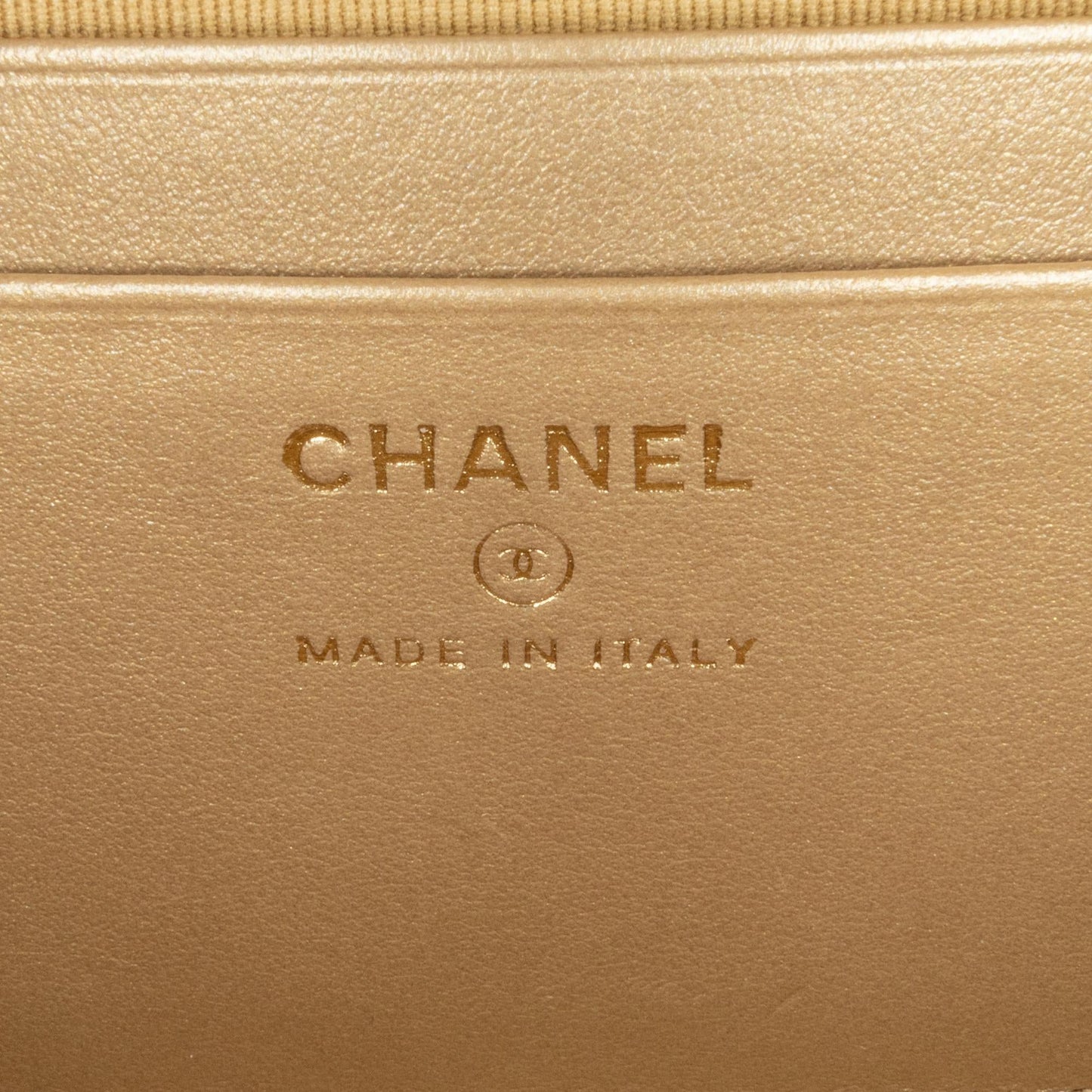 Chanel CC Quilted Lambskin Pearl Crush Camera Bag (SHG-S5d4T2)
