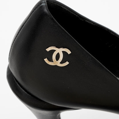 Chanel Calfskin CC Metallic Cap Toe Platform Pumps - Size 8 / 38 (SHF-v5Mlv1)