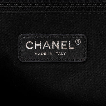 Chanel Canvas Deauville Medium Tote (SHF-SYyjAd)