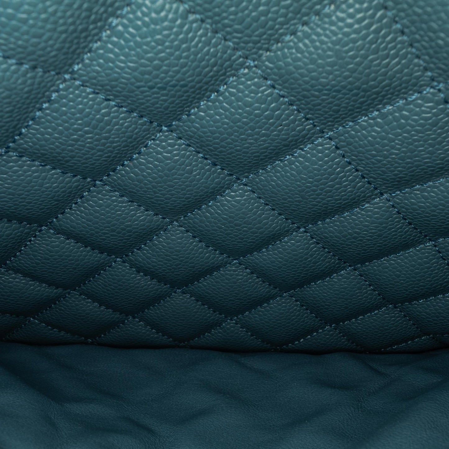 Chanel Caviar Grand Shopping Tote (SHG-mFqSGP)