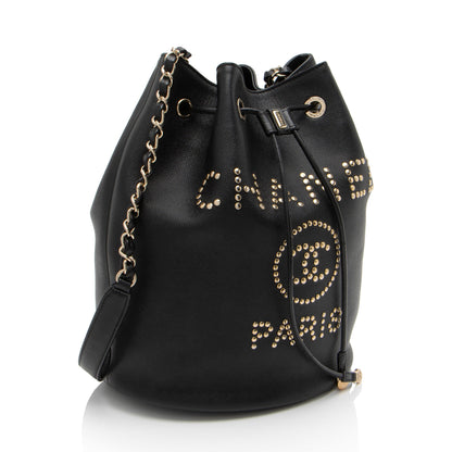 Chanel Caviar Leather Studded CC Deauville Bucket Bag (SHF-LVIad7)