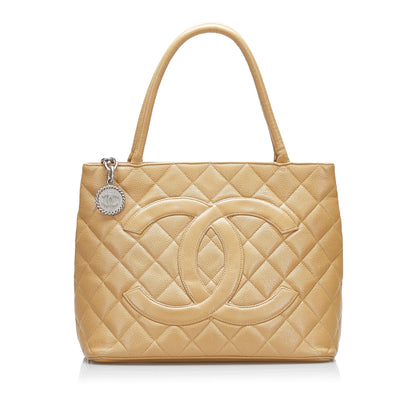 Chanel Caviar Medallion Tote (SHG-ajgoYD)
