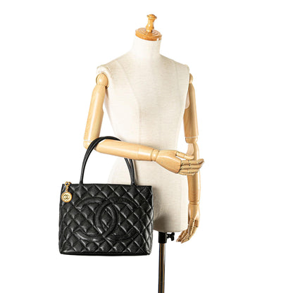 Chanel Caviar Medallion Tote (SHG-y2ND77)