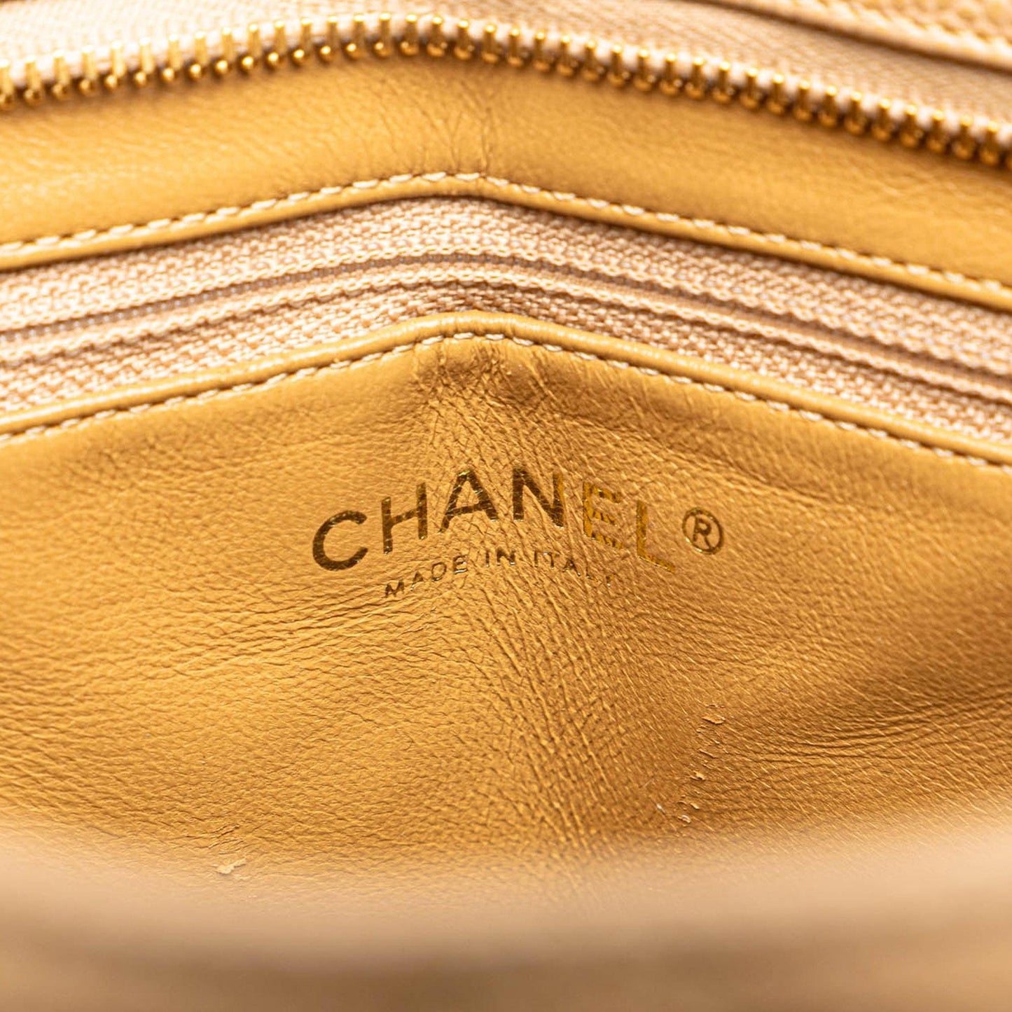 Chanel Caviar Medallion Tote (SHG-ik1o4b)
