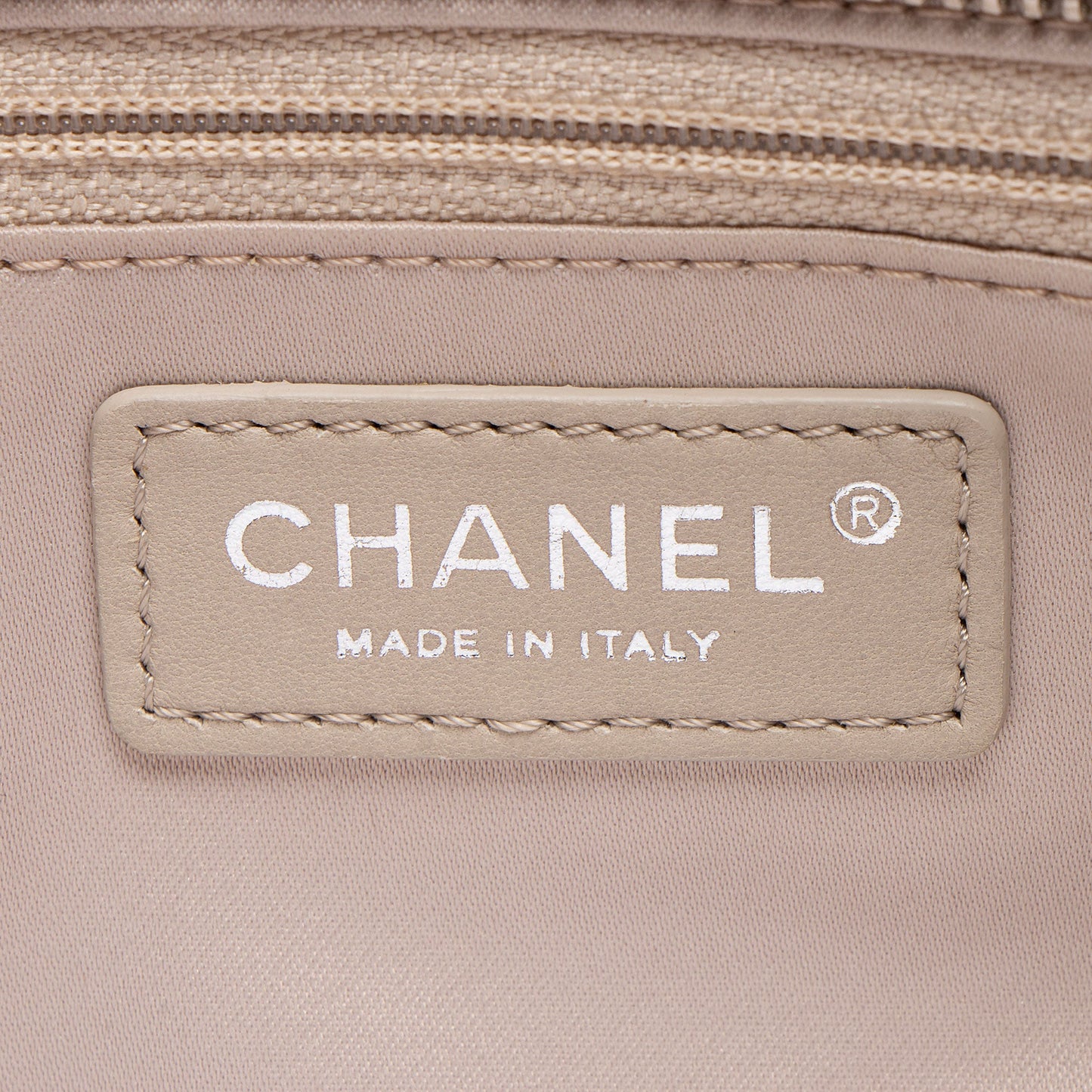 Chanel Lambskin CC Accordion Trio Zipped Tote (SHF-wYNTLe)