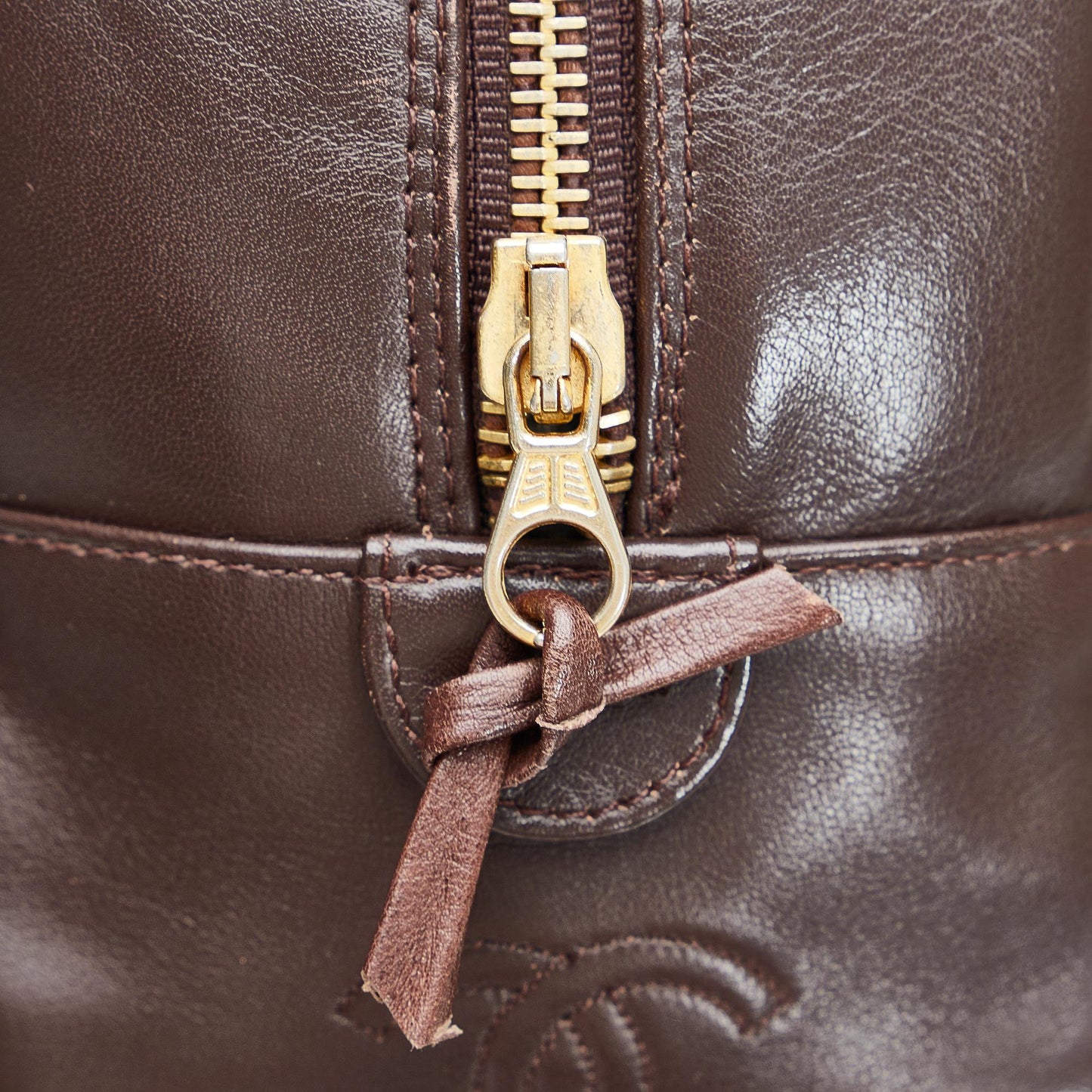 Chanel Leather Pouch (SHG-pa4YMp)