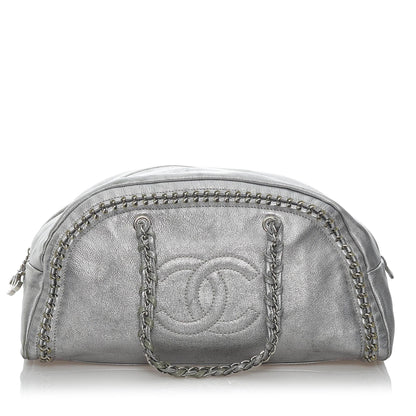 Chanel Luxe Ligne Leather Handbag (SHG-32626)