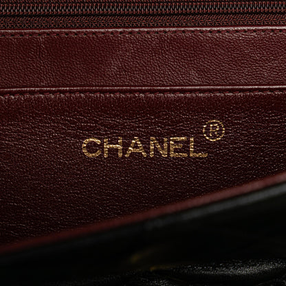 Chanel Maxi Classic Lambskin Single Flap (SHG-kQKahZ)
