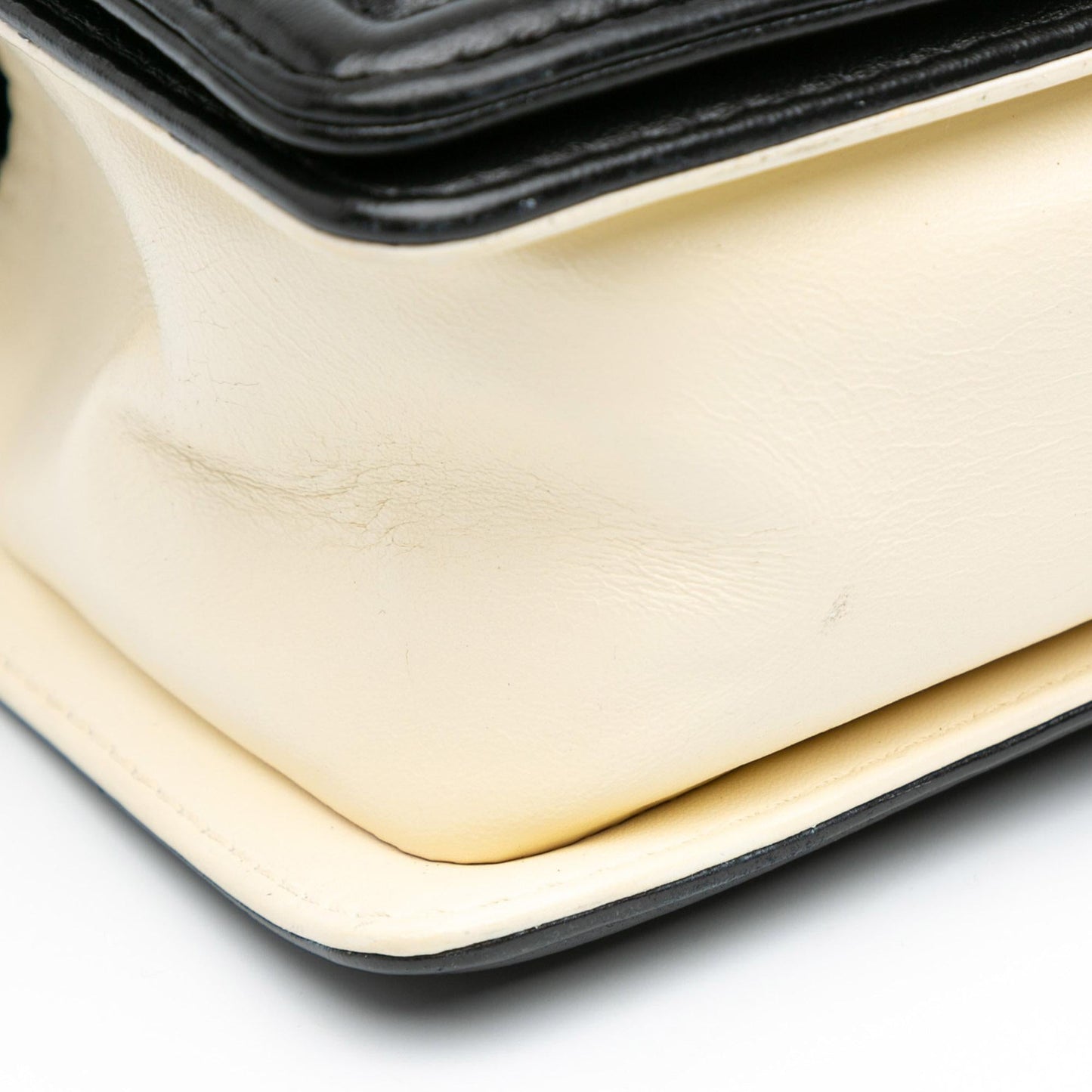 Chanel Medium Bicolor Lambskin Boy Flap (SHG-qI2Oyf)