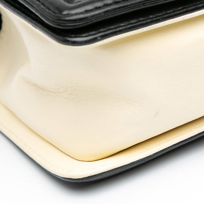 Chanel Medium Bicolor Lambskin Boy Flap (SHG-qI2Oyf)