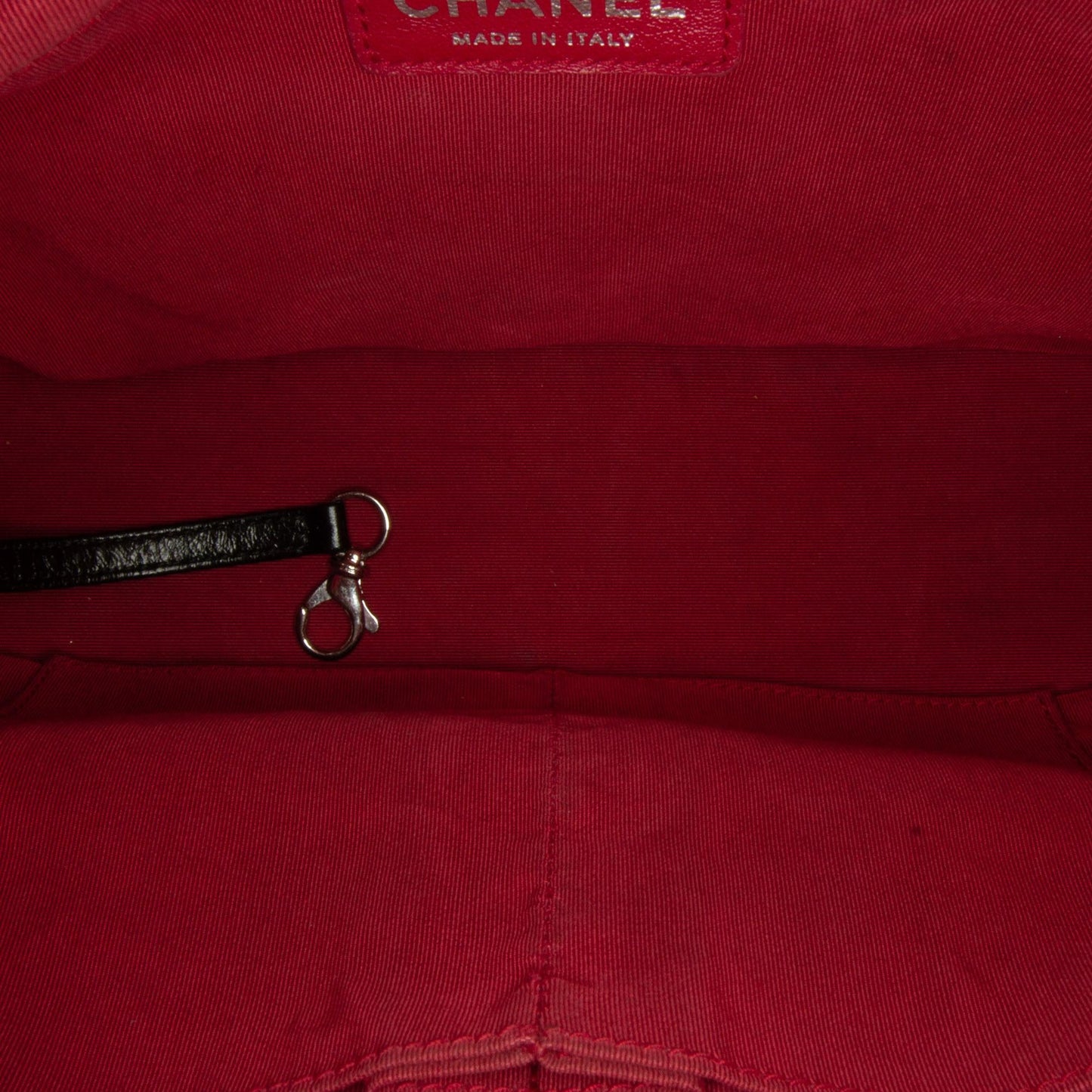Chanel Medium Bicolor Lambskin Gabrielle Crossbody (SHG-QKTp7c)