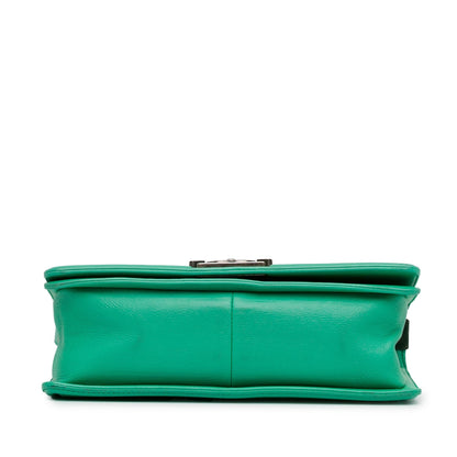 Chanel Medium Calfskin Boy Flap (SHG-tWiEec)