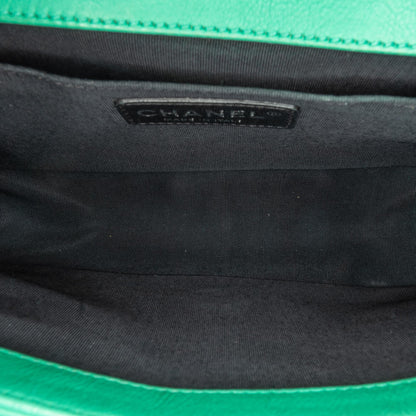 Chanel Medium Calfskin Boy Flap (SHG-tWiEec)