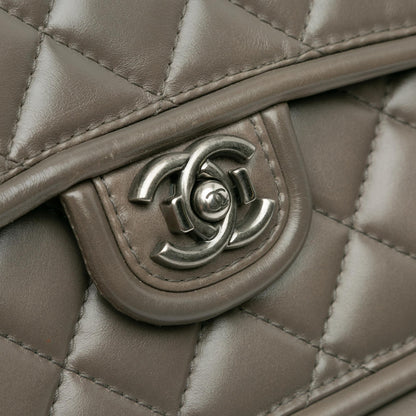 Chanel Medium Calfskin Prestige Flap (SHG-76oR8R)