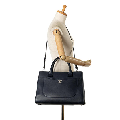 Chanel Medium Caviar Neo Executive Tote (SHG-CMN5iv)