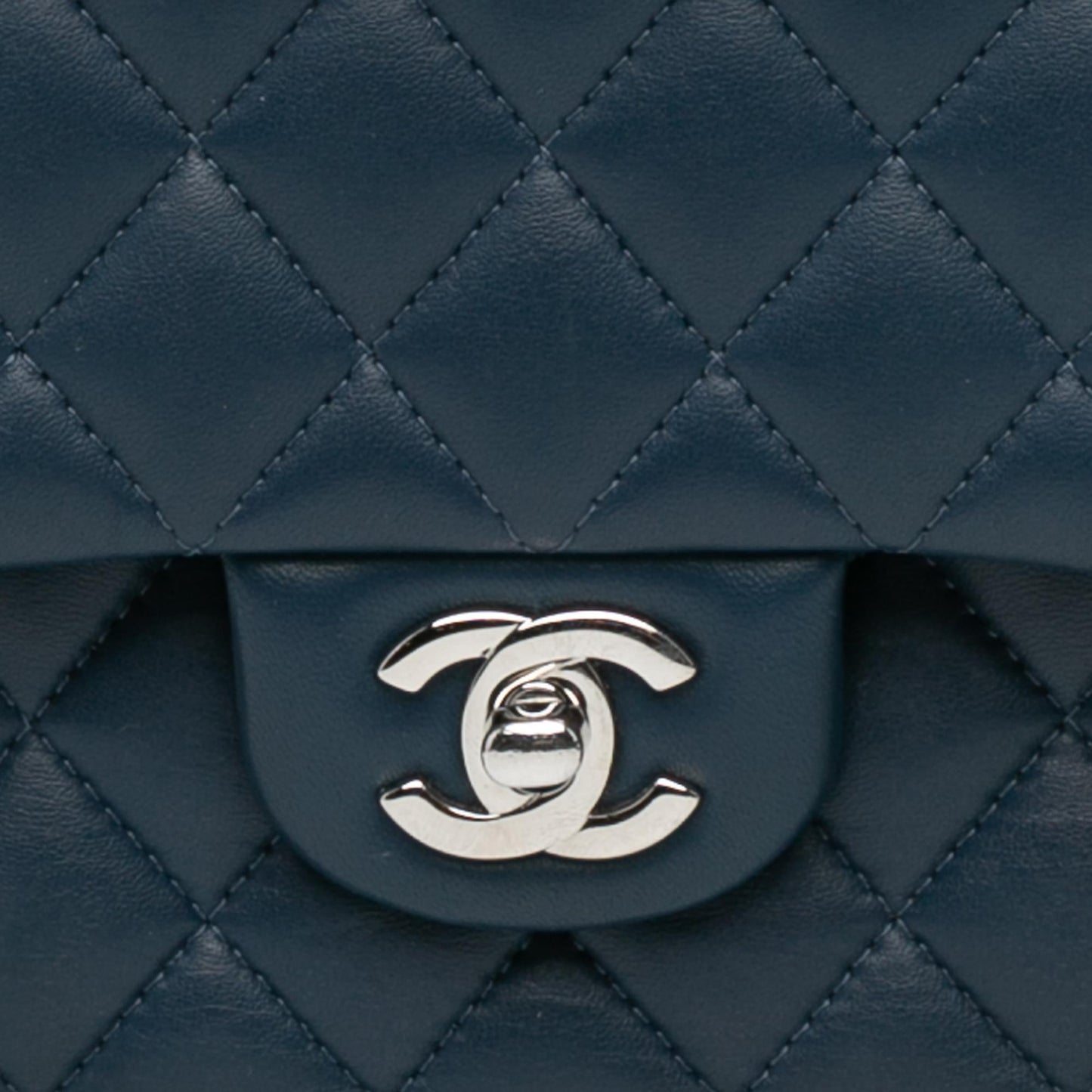 Chanel Medium Classic Lambskin Double Flap (SHG-35Xgum)