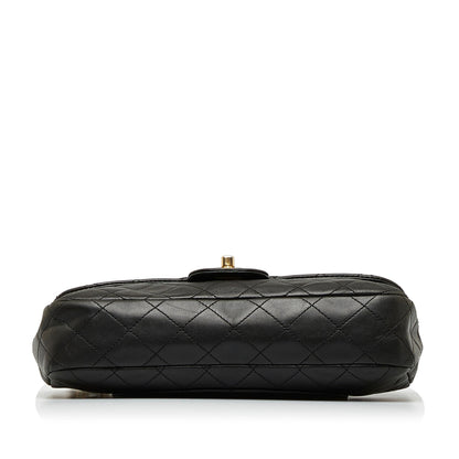 Chanel Medium Classic Lambskin Single Flap (SHG-IvYGNR)