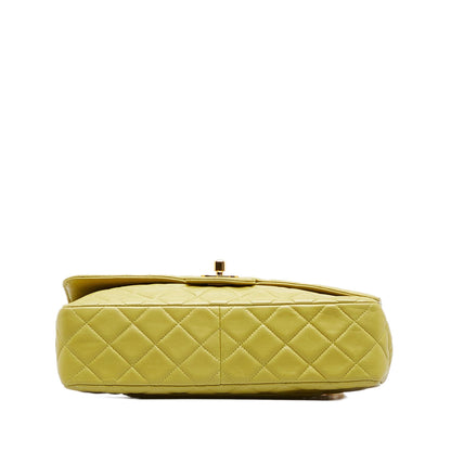 Chanel Medium Classic Lambskin Single Flap (SHG-oaTwdF)