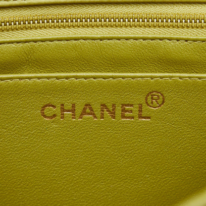 Chanel Medium Classic Lambskin Single Flap (SHG-oaTwdF)