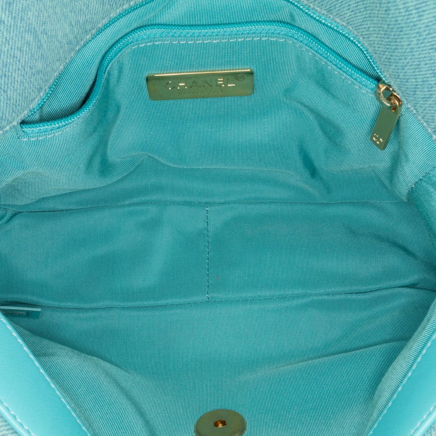 Chanel Medium Denim 19 Flap Bag (SHG-eoEooV)