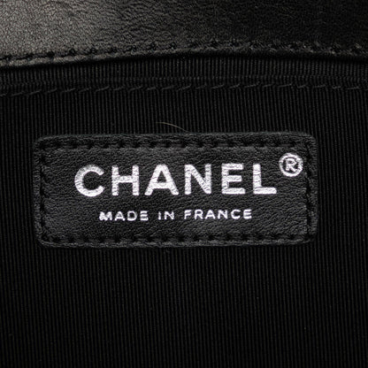 Chanel Medium Lambskin Boy Bicolor Flap Bag (SHG-rXdhO4)