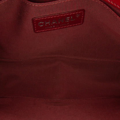 Chanel Medium Lambskin Boy Flap Bag (SHG-2gxYBH)