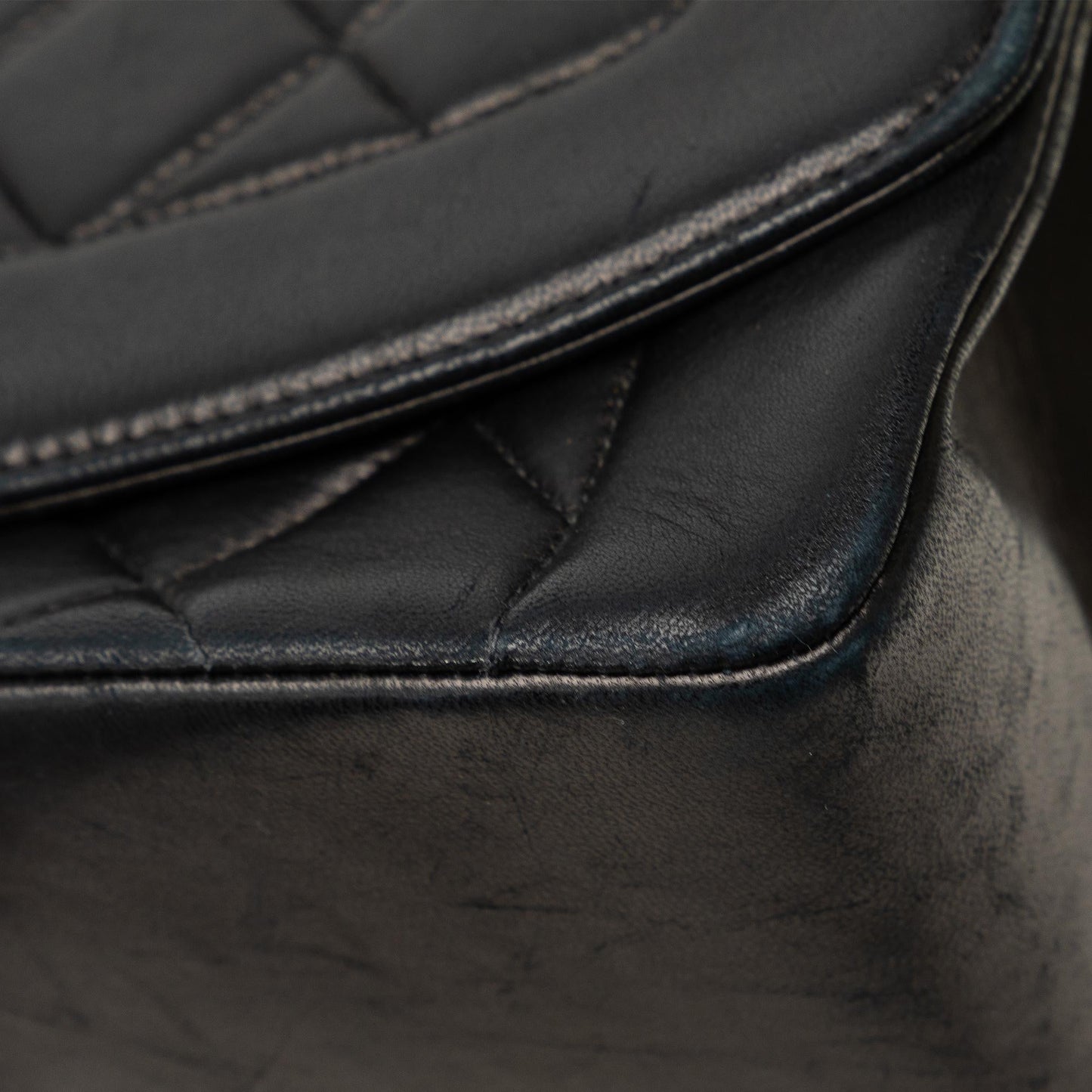 Chanel Medium Lambskin Diana Flap (SHG-CKvSGc)