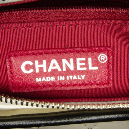 Chanel Medium Lambskin Gabrielle Crossbody (SHG-KtUNWl)