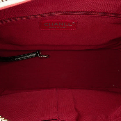 Chanel Medium Lambskin Gabrielle Crossbody (SHG-KtUNWl)
