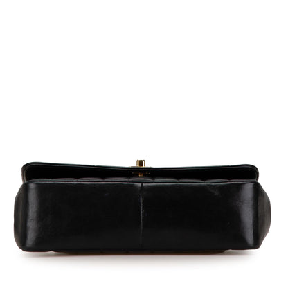 Chanel Medium Lambskin Vertical Border Flap (SHG-t5P50W)