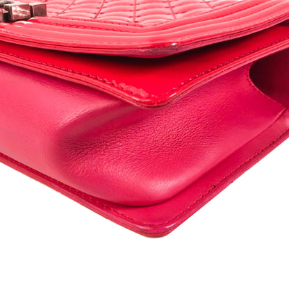 Chanel Medium Patent Boy Flap (SHG-Q9F2oG)