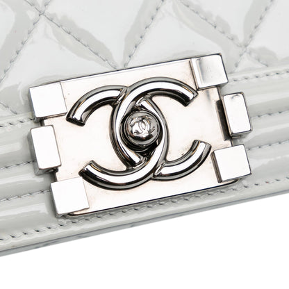 Chanel Medium Patent Boy Flap (SHG-xNr2HC)