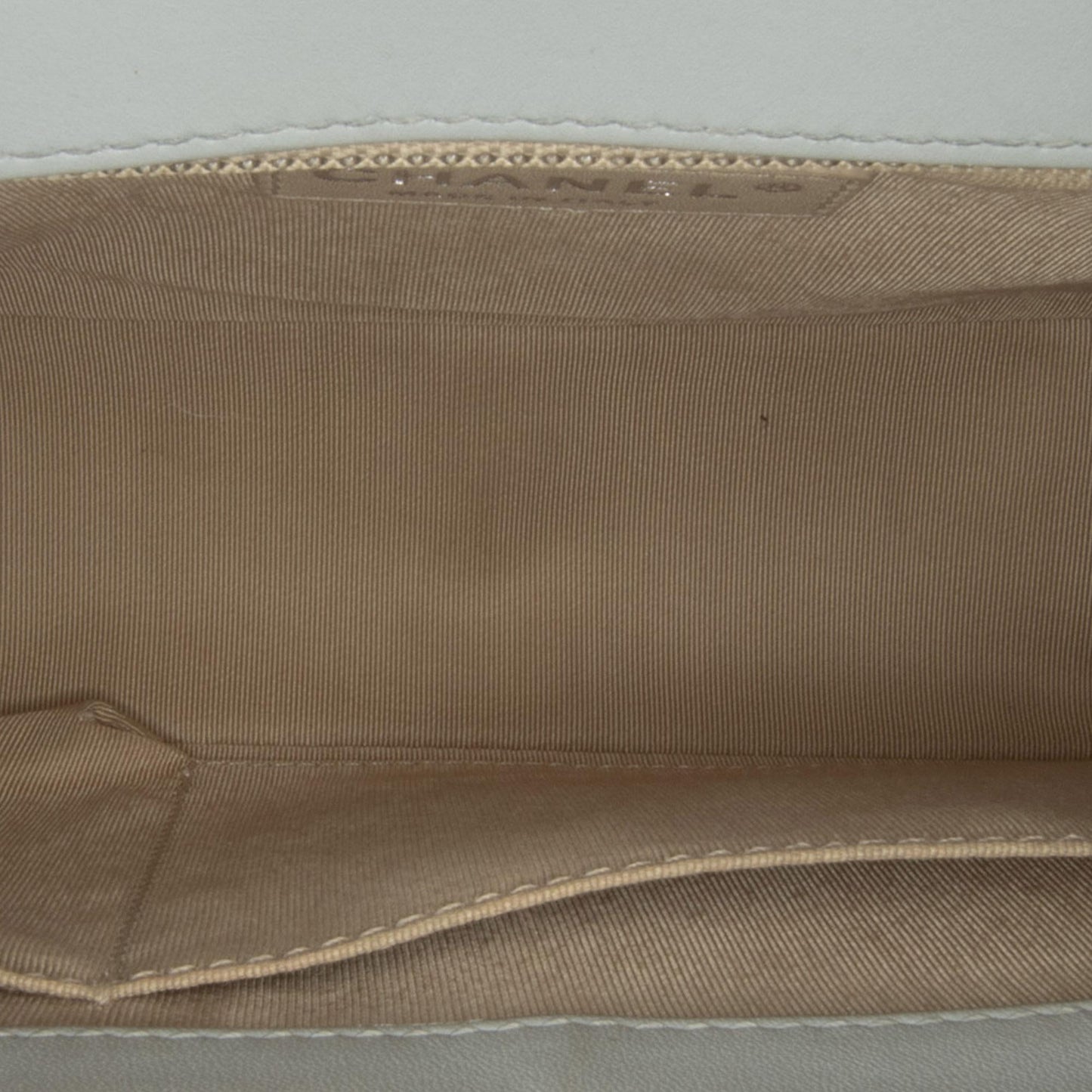 Chanel Medium Patent Boy Flap (SHG-xNr2HC)