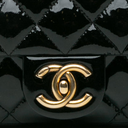 Chanel Medium Patent Goatskin CC Eyelet Flap (SHG-Xldzli)