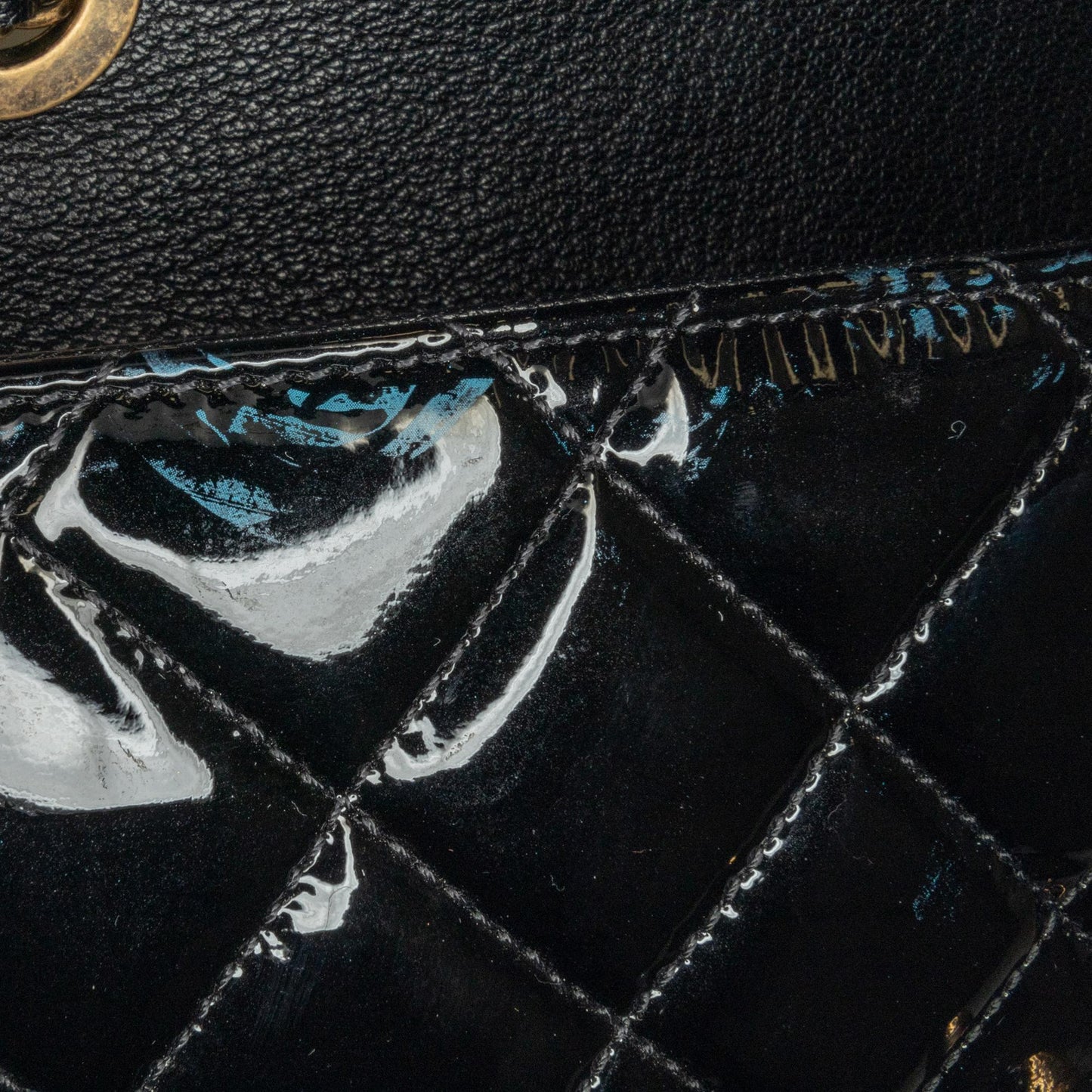 Chanel Medium Patent Goatskin CC Eyelet Flap (SHG-Xldzli)