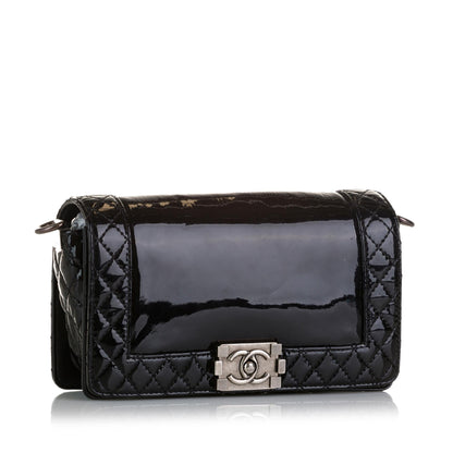 Chanel Medium Patent Reverso Boy Flap (SHG-xCR0zI)