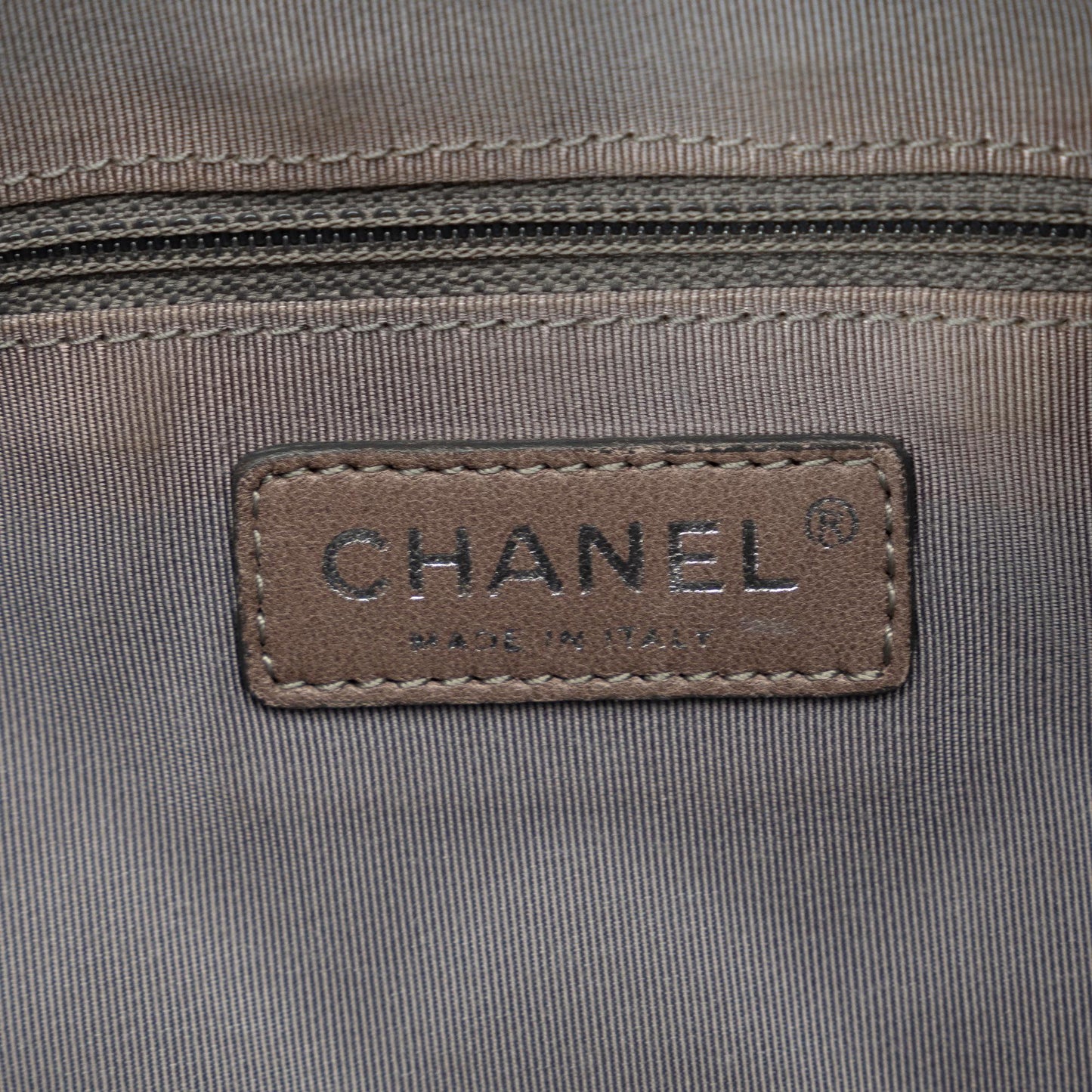 Chanel Medium Quilted Reissue Camera Bag (SHG-kPyxIN)