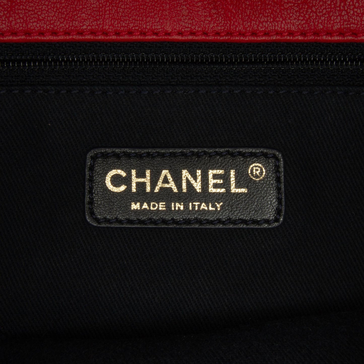 Chanel Medium Wrinkled Lambskin Chevron Medallion Flap (SHG-qDeD9g)