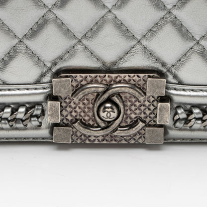 Chanel Metallic Aged Calfskin Chain Top Handle Medium Boy Bag (SHF-RO5g92)