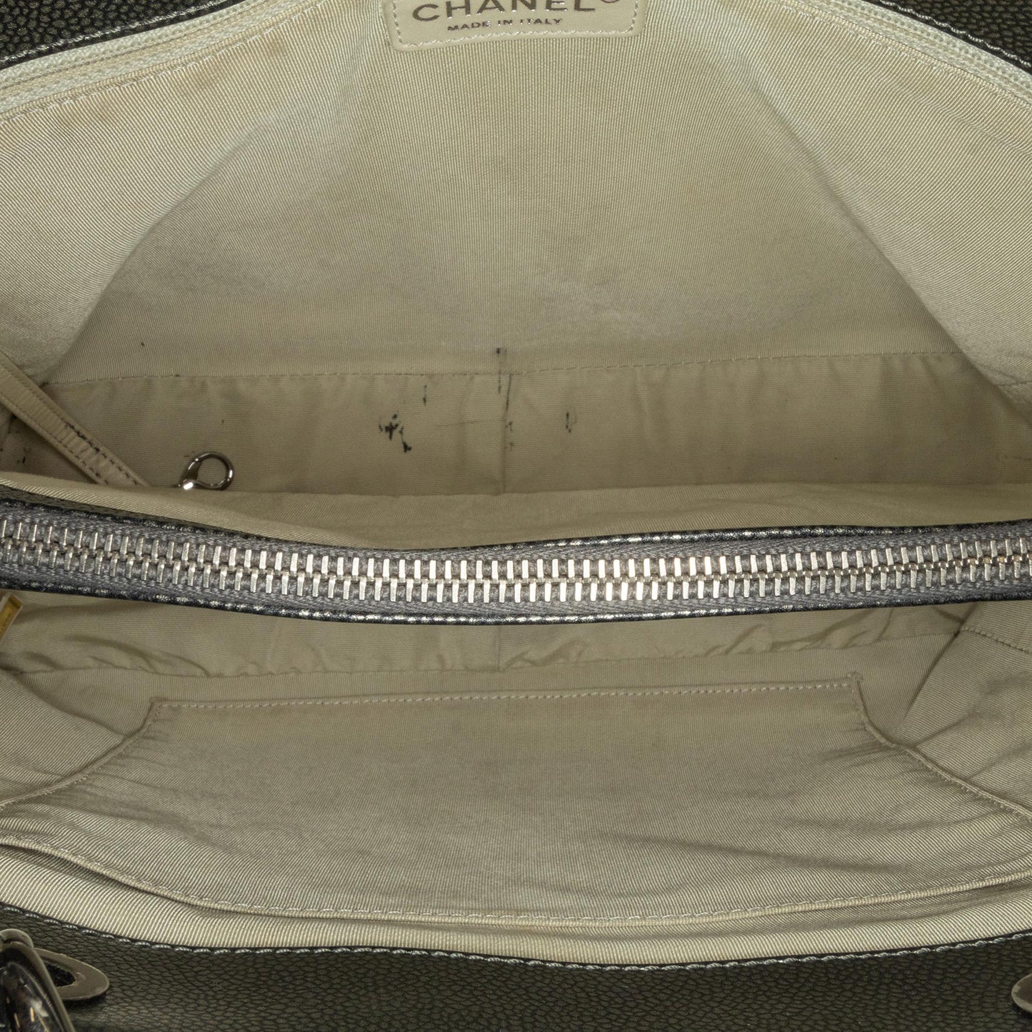 Chanel Metallic Caviar Grand Shopping Tote (SHG-ZLtc4Q)